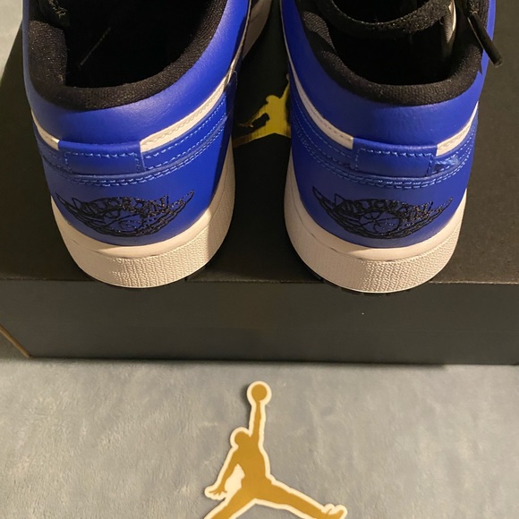 AIR JORDAN 1LOW(GS) size 6y - Picture 5 of 8